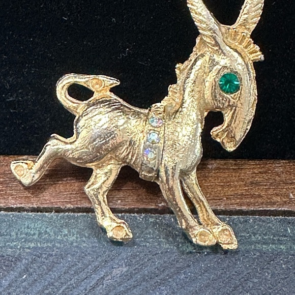 VINTAGE donkey gold tone pin *missing some rhinestones* - Picture 14 of 15